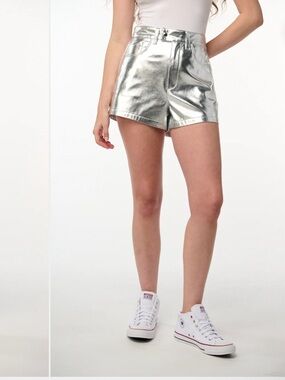 BLANKNYC WOMEN'S HIGH RISE METALLIC SILVER SHORTS